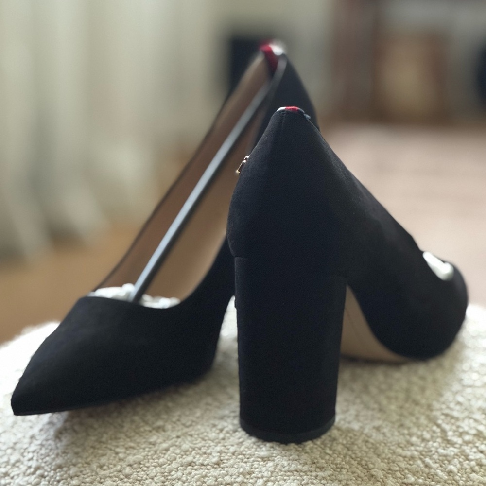 Elegant Black Suede Women's Pumps